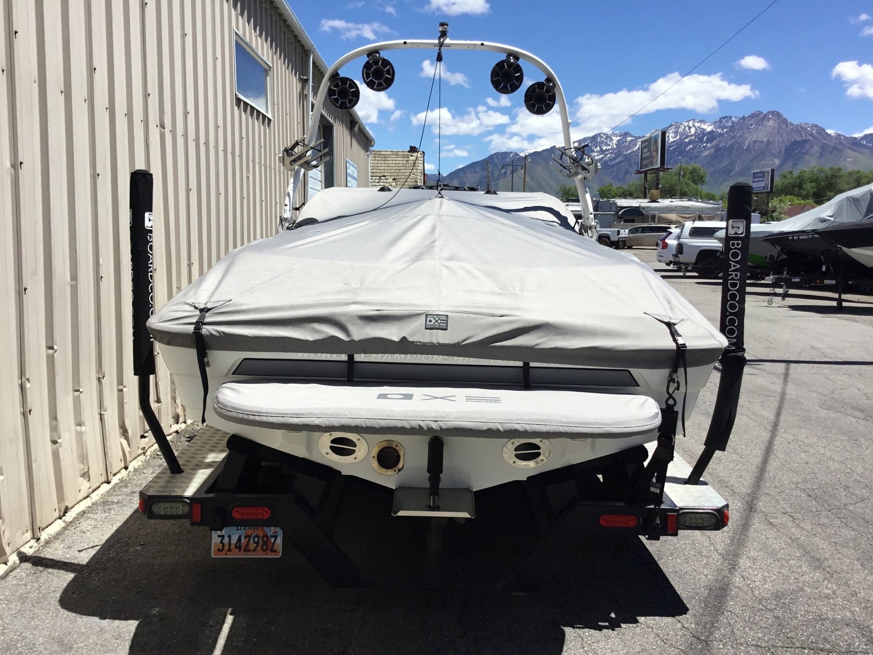 Centurion Enzo SV211 with Gladiator Tower Cinch Cover - BoardCo