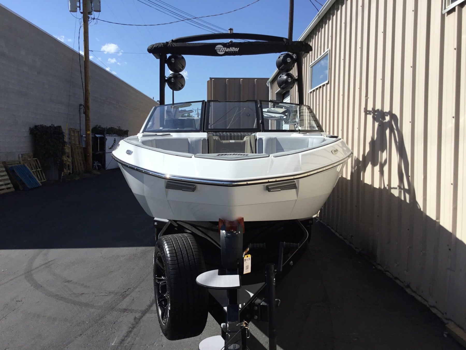 Malibu 23 LSV with G5 Tower Double Up Storage Cover - BoardCo