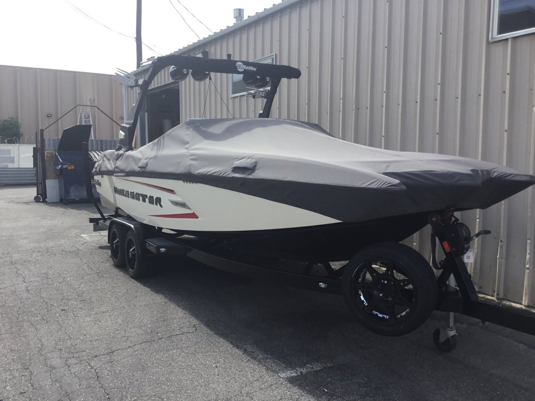 Malibu 24 MXZ With G4 Tower Cinch Cover - BoardCo